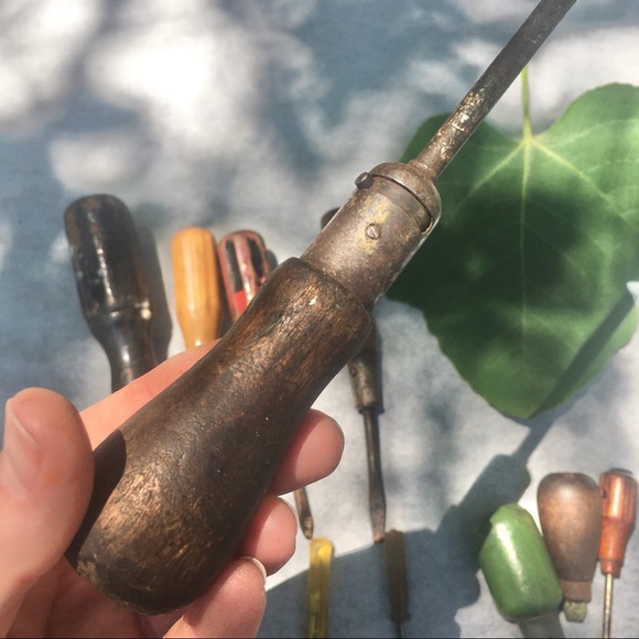 SOLD Bundle of Vintage Collectible Screwdrivers - Picture 3 of 4